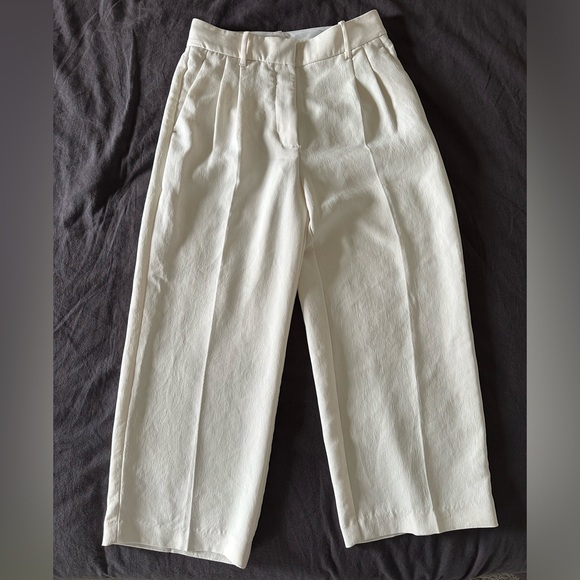 Aritzia effortless cropped pant in crepette - Picture 4 of 6